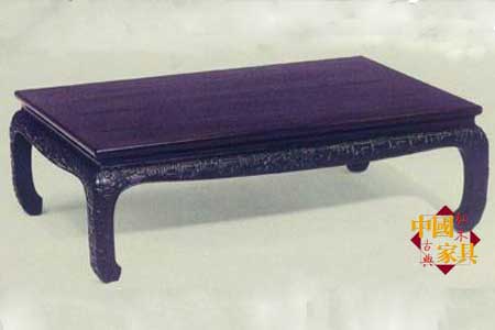 小叶紫檀雕龙鼓腿彭牙炕桌结构严谨