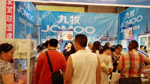 人頭攢動,這是要搶錢嗎? 人頭攢動,這是要搶錢嗎?