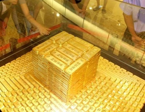 中国土豪成奢侈品市场支柱 民居380公斤黄金造厕所(2)