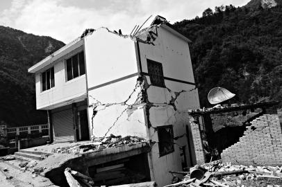 雅安地震后的房屋