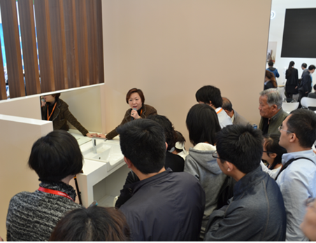 參展觀眾對于TOTO展出“福祉產品”興趣強烈
