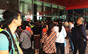  上午十点，简短的开业仪式之后，武汉宜家购物中心正式开业，开门的一瞬间，数百位市民急切的涌入其中，想要第一时间一探究竟。