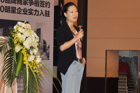 叶檀博士发表演讲图片