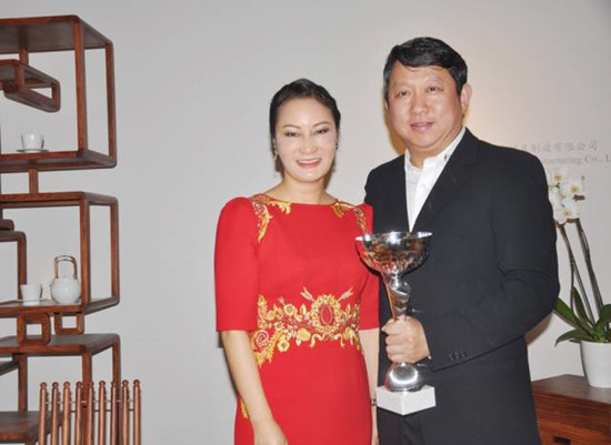 红星美凯龙总裁车建芳女士与荣麟总裁戚麟先生