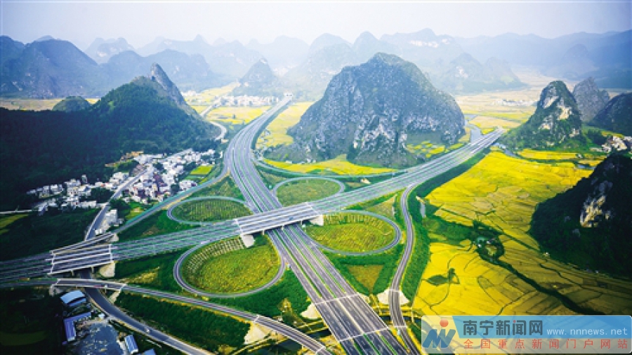 中国最美高速公路通车 百色那坡四小时到南宁