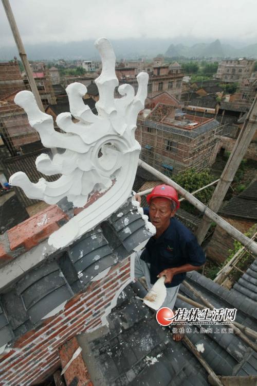 恭城莲花镇门民在屋顶建“扳爪”有别样之美(图)835 / 作者:欧耶 / 帖子ID:119409