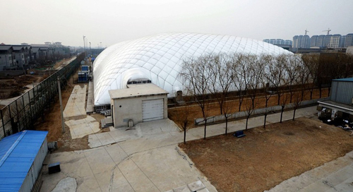 外籍学生待遇高 京国际学校斥巨资建 防霾帐篷
