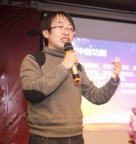 唐亮工长俱乐部网络技术部总经理张晓丰