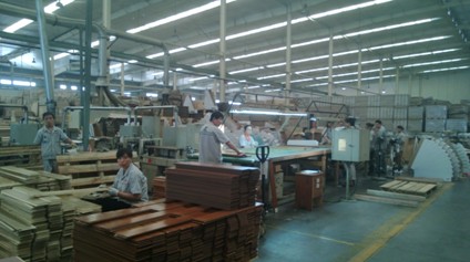 走进丹阳大工业 感受圣象三层实木地板工厂魅