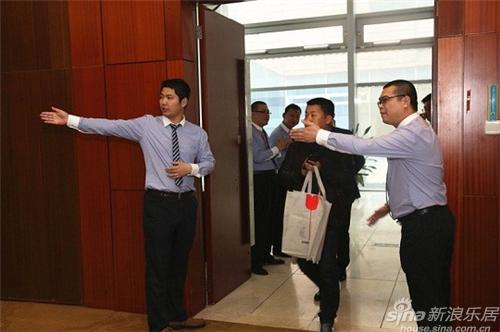 司米工作人員熱心指引