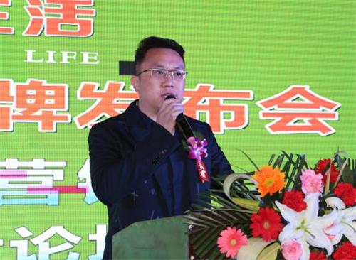 四川一名投资集团有限公司副总裁、四川一名微晶科技股份有限公司营销中心总经理冯平波先生