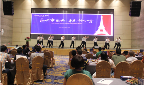 司米櫥柜營銷團(tuán)隊(duì)帶來熱場(chǎng)舞蹈 司米櫥柜營銷團(tuán)隊(duì)帶來熱場(chǎng)舞蹈