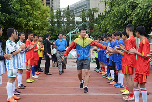 中国万通国际集团昆明青少年足球俱乐部成立