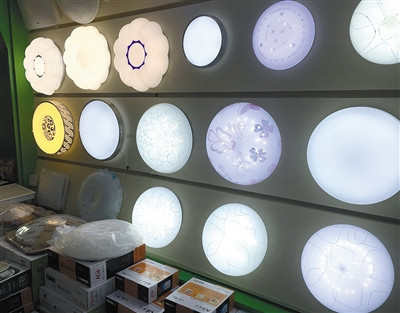 目前市场上充斥着许多小品牌LED家用灯具。