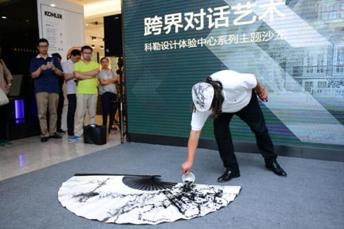知名泼墨艺术家沈春南先生现场泼墨艺术表演 知名泼墨艺术家沈春南先生现场泼墨艺术表演