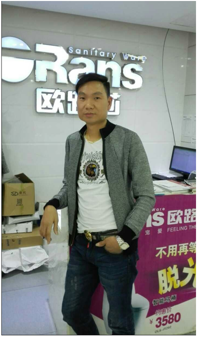 柳州市飛鷹建材潔具商行總經(jīng)理李文義