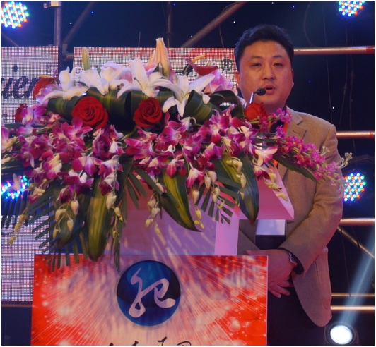 中国建材协会弹性地板专业委员会秘书长马金致辞