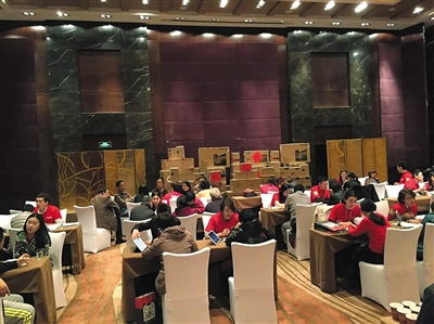 业内人士表示，互联网改变了家装行业消费习惯，传统行业必须做出改变。资料图片