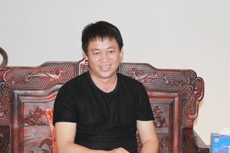 小蜜蜂瓷磚總經理賴銀發