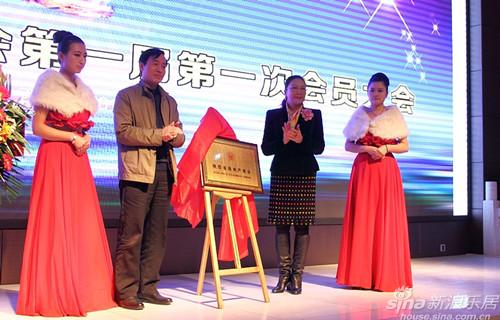 雅荷地产董事长_荷清妍雅图片