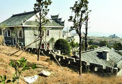 400万建豪华别墅 八旬老母一人居住