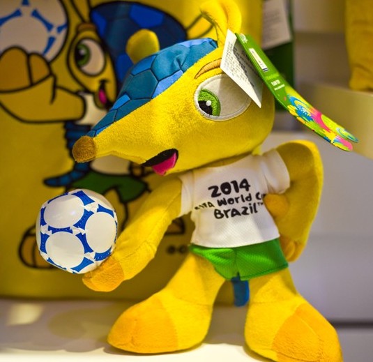 2014巴西世界杯吉祥物正式在中国市场上开始