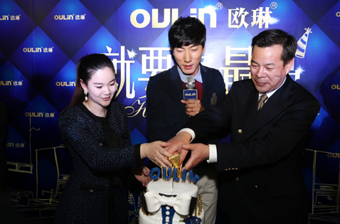 张亮坦言在厨房过生日还是第一次