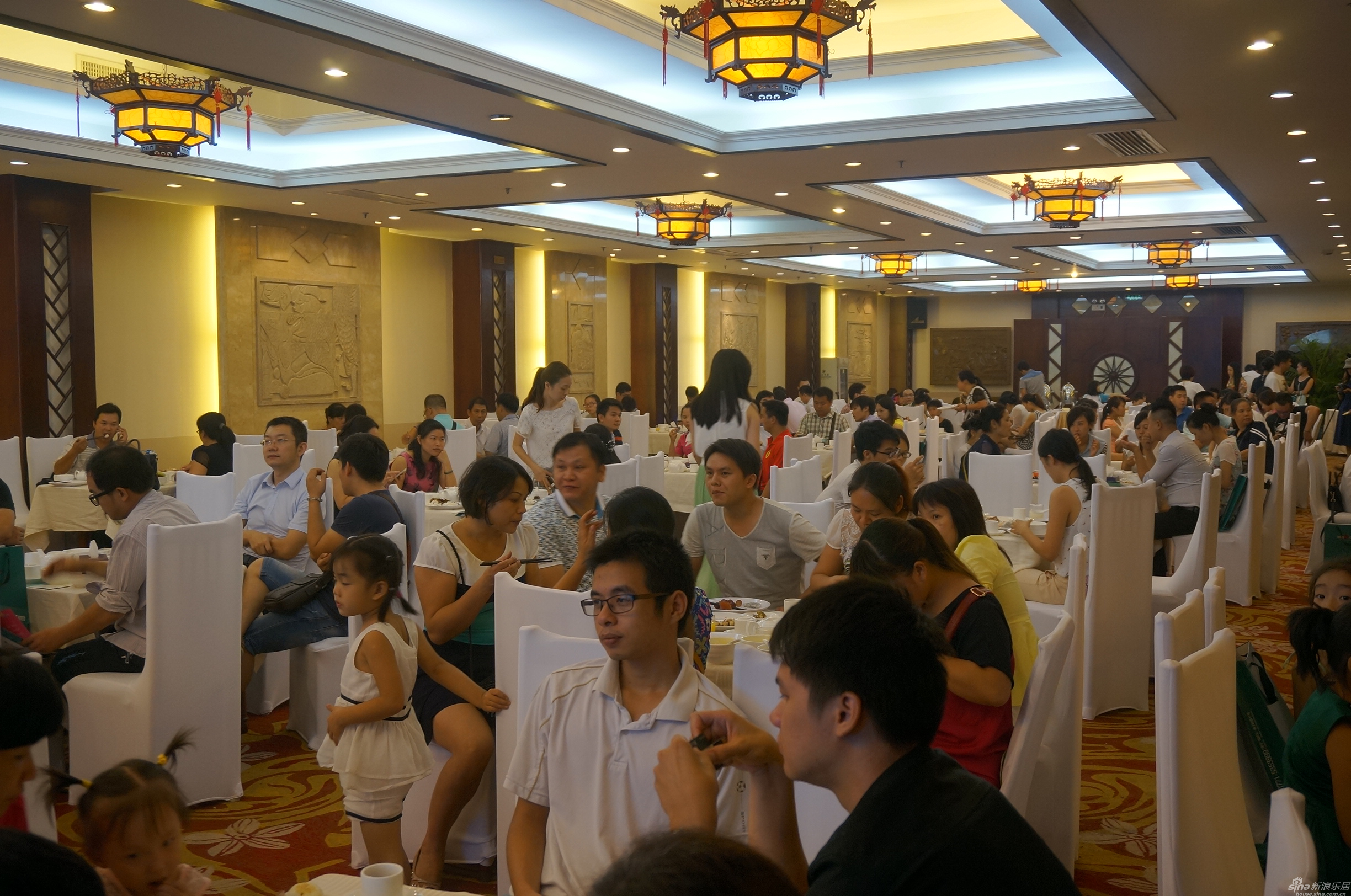 9月30日19：00，由荣和e中心主办的“中小企业投融资精英论坛”在南宁邕江宾馆花城宴会厅隆重举行。