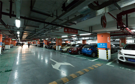 漯河滨湖国际自身配备地下停车场 不用担心停