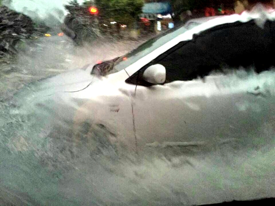 直击:6月2日暴雨袭城 芜湖市区多处路段可 看海