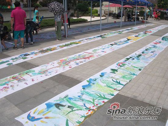 "缤纷彰泰 六月创想"之百米长卷绘画进行(组图)