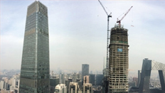 北京国贸三期“姐妹楼”封顶