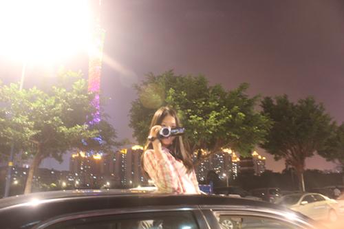 負責攝像的美女