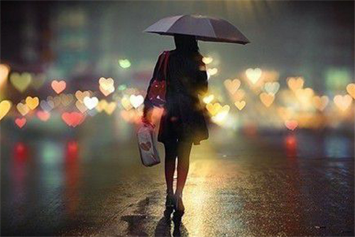 一个人逛大街,一个人在雨中漫步