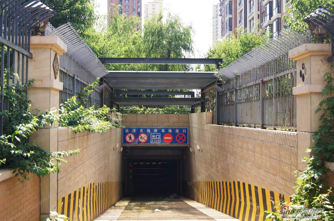 远洋天地 社区实景 地下车库入口