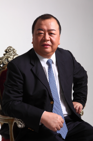 图为 花样年集团董事局主席潘军