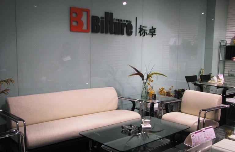 標卓家具門店人去樓空 200余工人被欠薪
