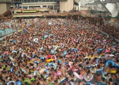 世界9大最拥挤的地方 中国海滩把人挤到想哭