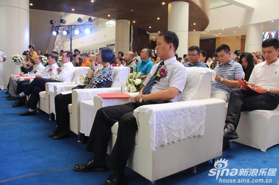 出席天山海世界招商成果发布暨大咖来霖发布会各位领导