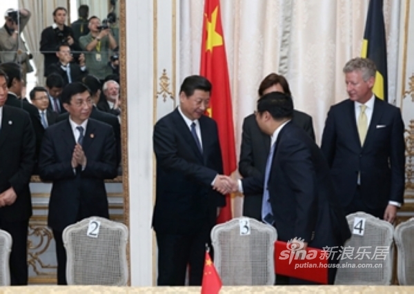 李勇董事长_李勇照片主持人(2)