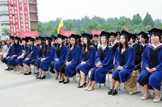 安阳高校第一批硕士研究生17人授予学位