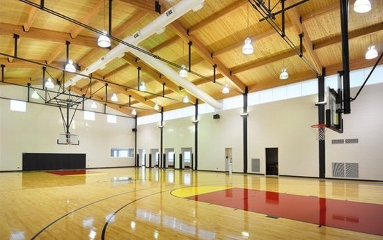 乔丹庄园 硬木地板的标准规格篮球场