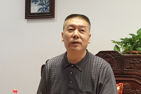 园里老总_老总和秘书在办公室里
