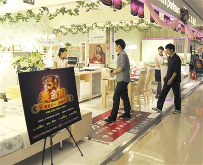 五一黃金期決定了企業(yè)上半年的銷售業(yè)績,不少賣場、品牌都開始促銷大戰(zhàn)。