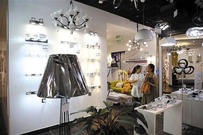 在一些大的灯具市场,大品牌LED灯具价格比小品牌灯具要贵。