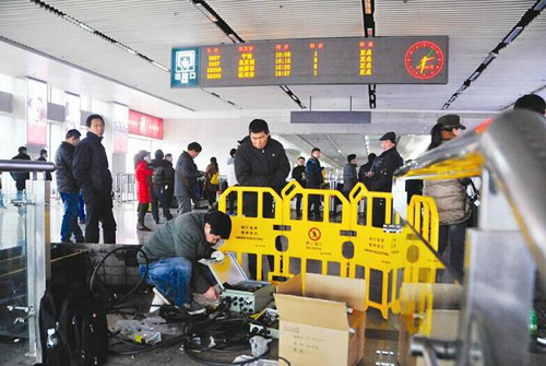 宜昌东站检修电梯迎接春运 严格强化安检程序