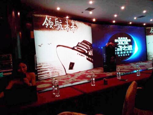 現場沙畫表演拉開序幕