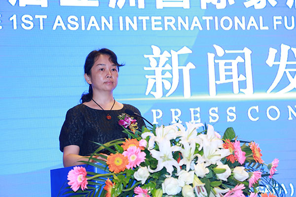 南寧市商務(wù)局副局長許文發(fā)言