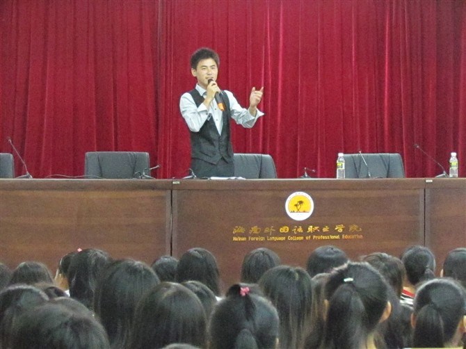 著名英语口语专家谯鹏飞