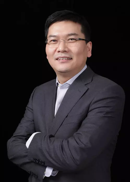 鑫华董事长_侨鑫集团董事长背景
